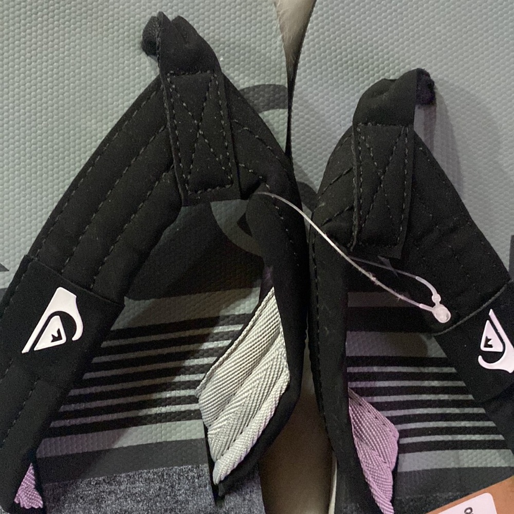 Quick Silver flip flops - Picture 2 of 3